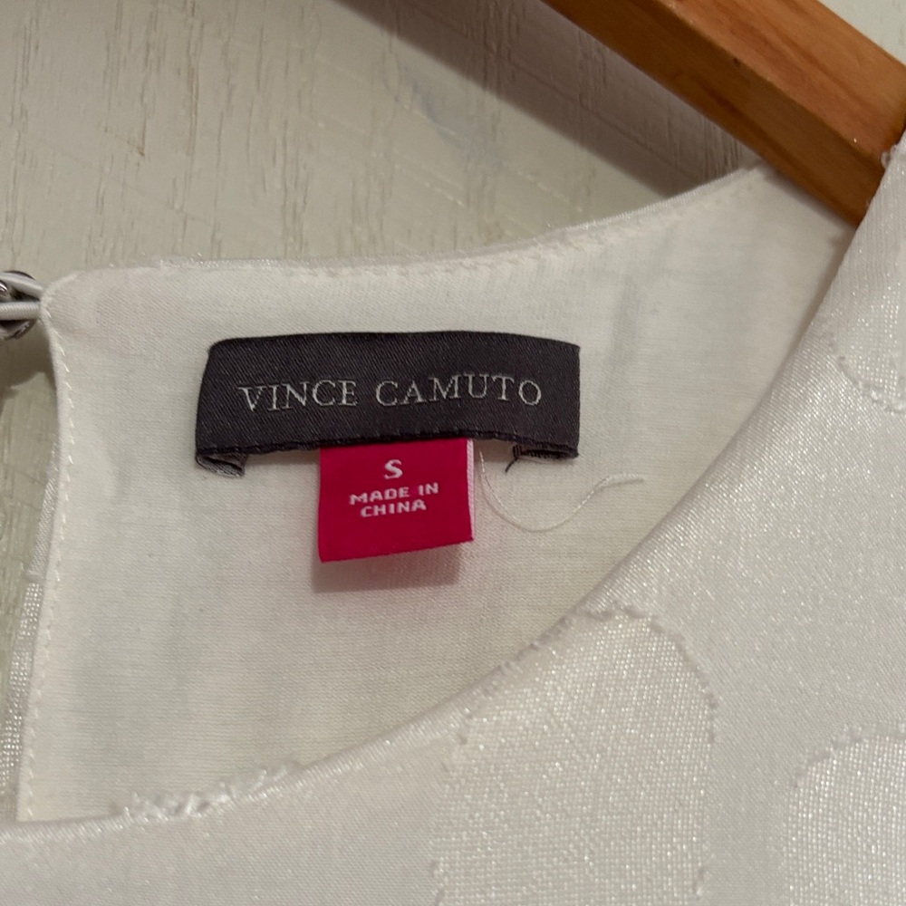 Vince Camuto White Circle Pattern Blouse - Picture 2 of 8